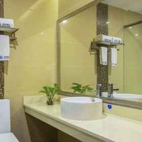 Room 1 Zhongshan Union Hotel, Yuri Hotels