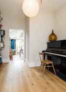 Room Lovely 4 Bedroom Terraced Family Home