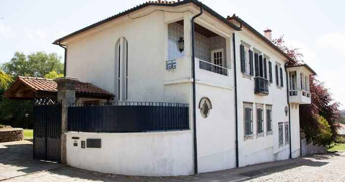 Others Captivating 6-bed House in Grijó