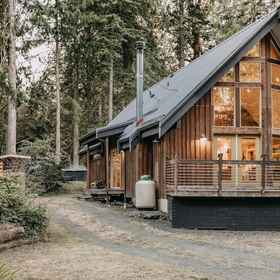 Room 1 Mt Baker Lodging Cabin 79 - Sleeps 8, Whatcom County Villas