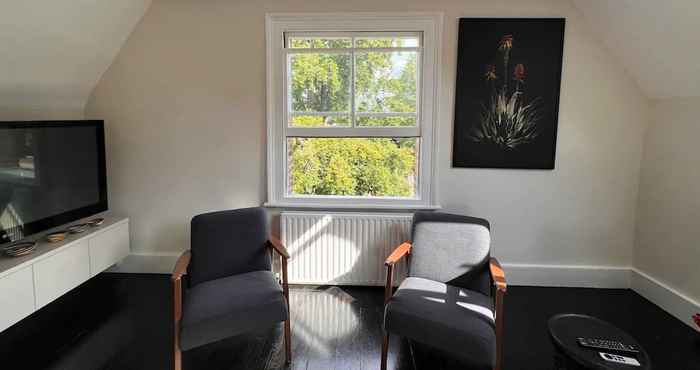 Others Stylish 1 Bedroom Top Floor Apartment in Highgate