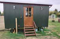 Lain-lain Glamping in Wiltshire in our Luxury Shepherds Hut