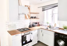 Others 7 Lovely 6 bed Property Located Within Dudley