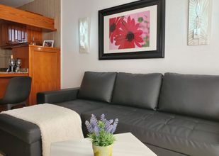 Others 4 Las Camelias