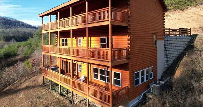 Lain-lain Elm by Avantstay Mountain Side Cabin w/ Movie Theatre, Indoor Pool, Hot Tub & Views