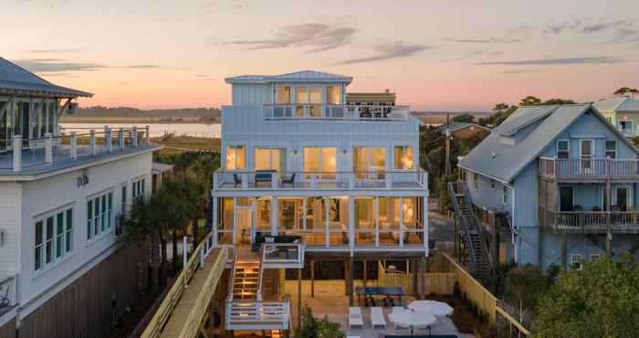 Others Ocean's Eye by Avantstay Beach Front Home w/ Roof Top, Pool & Putting Green!