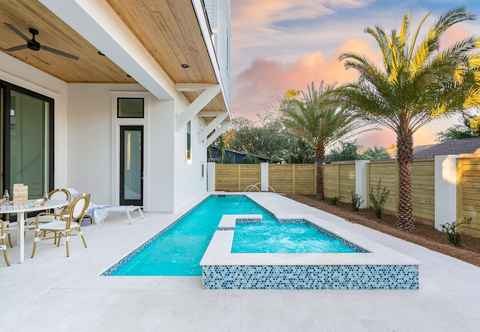 Others Rendezvous by Avantstay Modern Haven w/ Game Room, Roof Top, Hot Tub, Pool & Close to Beach!