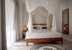 Lain-lain 6 Hot Stone Club Ubud