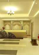 Meja sambut tetamu Royal Raj Hotel & Condominium