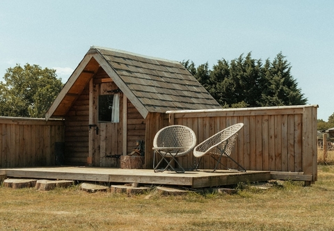 Others Glamping at the Retreat Wiltshire is Rural Bliss