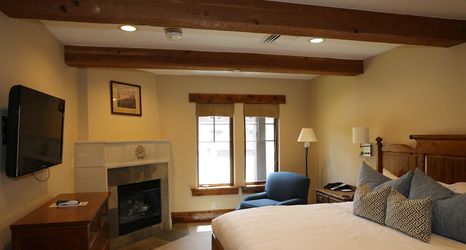 Others 2 Four Bedroom Suite 4 Apartment Hotel by Redawning