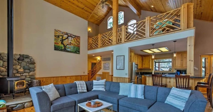 Others Black Bear by Avantstay Spacious Viking Lodge in Tahoe Donner w/ Game Room & Hot Tub!