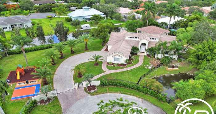 Others 8 Br Villa with Pool & Basketball Court