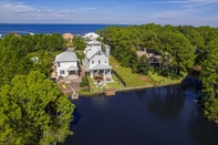 Others Edgewater by Avantstay Gorgeous Character Lakefront Home w/ Private Dock