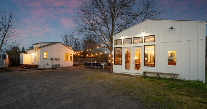 Others Coppola by Avantstay Explore The Wineries Near This Gorgeous Healdsburg Home w/ Bar & Large Yard