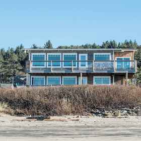 Primary image 1 Blue Starfish by Avantstay Ocean Views & Direct Cannon Beach Access, Cannon Beach History Center and Museum Hotels