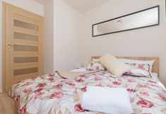 Others 2 Apartment Rejtana Warszawa by Renters