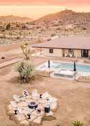 Imej utama Flora by Avantstay Modern & Private Desert Oasis on Large Grounds w/ Pool & Bocce Ball!