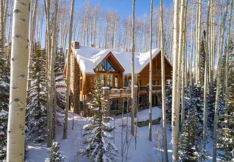 Others Snowdrift Cabin by Avantstay Breathtaking Home w/ Prime Ski Access & Hot Tub