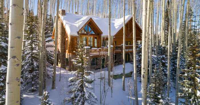 Lain-lain Snowdrift Cabin by Avantstay Breathtaking Home w/ Prime Ski Access & Hot Tub