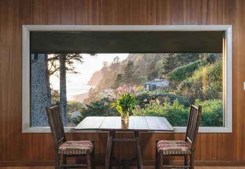 Others The Purcell House by Avantstay Surrounded in Lush Greenery w/ Large Yard & Ocean Views