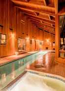 Imej utama Sunriver by Avantstay Cozy Mountain Home w/ Indoor Pool and Hot Tub