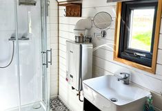 Lain-lain 7 Dew Pond