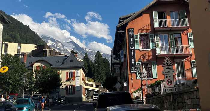 Lainnya Hotel de tRois