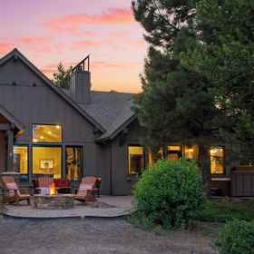 Primary image1Klamath by Avantstay Gorgeous Mountain Home w/ Fire Pit, Spa & Lake Views,德舒特斯县飯店