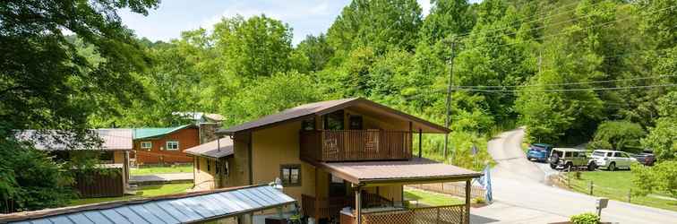 Others Carter Creek by Avantstay Secluded Yard w/ Creek + Suite