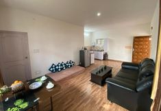 Lain-lain 5 Hipostel Cottages Bir