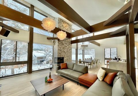 Others Silver Maple Chalet