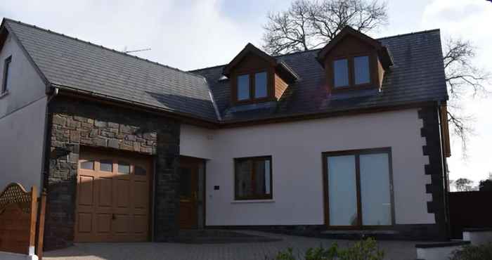 Others Captivating 4-bed House in West Wales