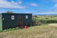 Others Stunning 1-bed Shepherd hut in Holyhead