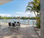 Others 4 Luxurious Waterfront Home