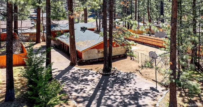 Others South Tahoe Rustic Home! Sleeps Over 10! 5 Bedroom Home by Redawning