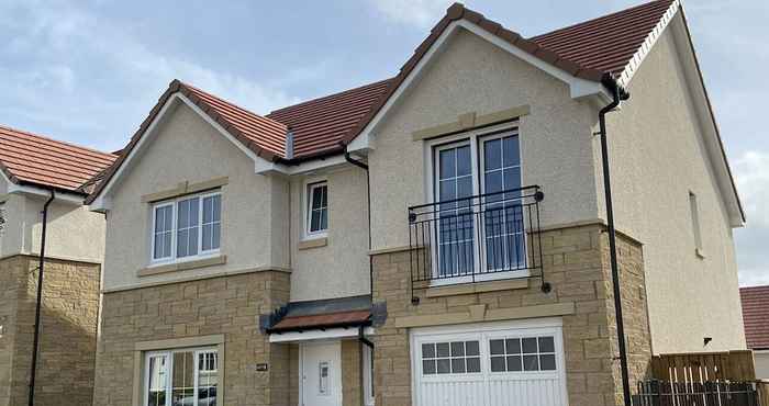 Lainnya Beautiful 4 Bedroom 3 Beds House in Glasgow