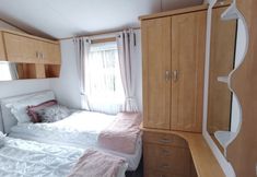 Lain-lain 4 Lakes and Woodlands Overstone Holiday Park