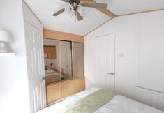 Lain-lain 6 Lakes and Woodlands Overstone Holiday Park