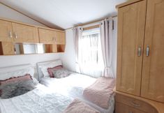 Lain-lain 7 Lakes and Woodlands Overstone Holiday Park