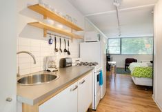 其他 6 CCL Professional Studio w Wi-fi Perfect for Business Travelers