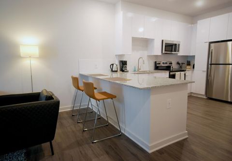其他 S1bd Serviced 1-br w Full Kitchen in Walkable Neighborhood