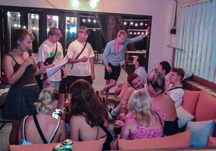 기타 4 Slumber Party Surf Kata Phuket