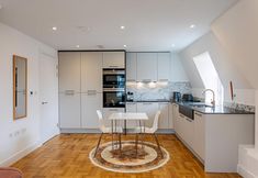 Others 6 Modern and Stylish Apartment in West Kensington