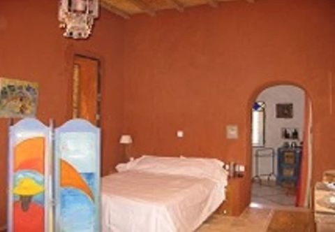 อื่นๆ Room in Guest Room - Charming Guest House With Pool for 6 People