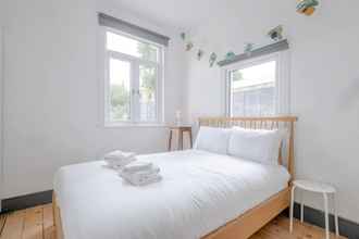Lain-lain 4 Lovely 3 Bedroom Apartment in Clapton With Garden