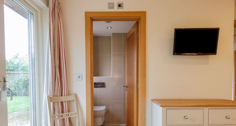 Lainnya 2 Swandown, 2 Blackdown