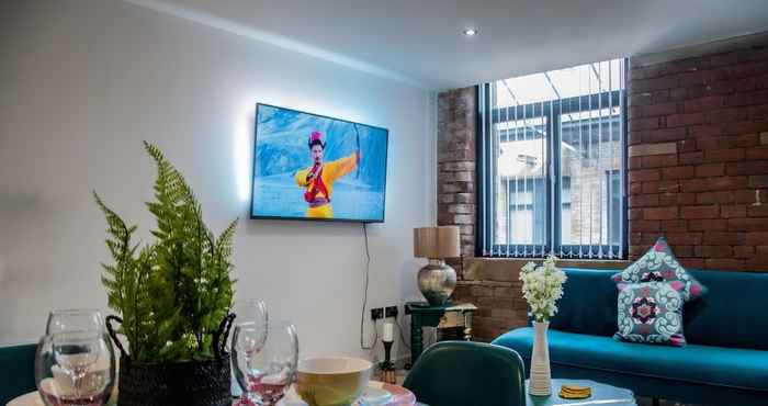 Lainnya BV Lush Apartment At Conditioning House Bradford