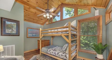 อื่นๆ 2 Treetop Paradise Private Game Room & Hot Tub!