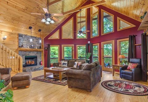 อื่นๆ Treetop Paradise Private Game Room & Hot Tub!